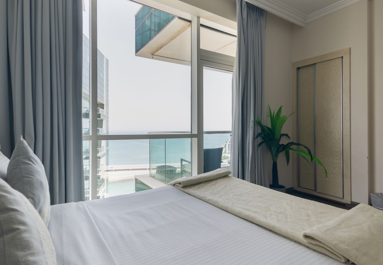 Apartment in Dubai - Beachfront Fabulous 3BR+Maids Room wz Marina View