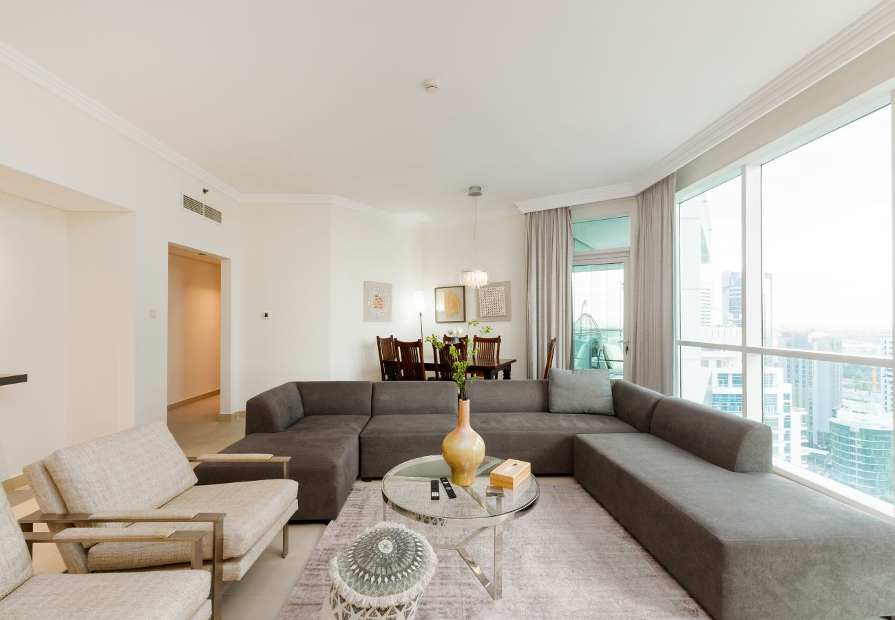 Apartment in Dubai - Beachfront Fabulous 3BR+Maids Room w/ Marina View