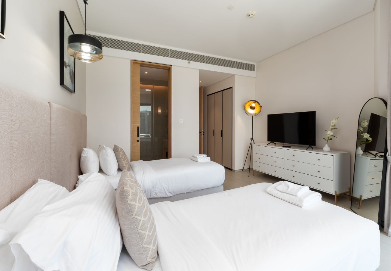 Apartment in Dubai - Luxury Sea View 3BR + Maid Apt. at the Address JBR