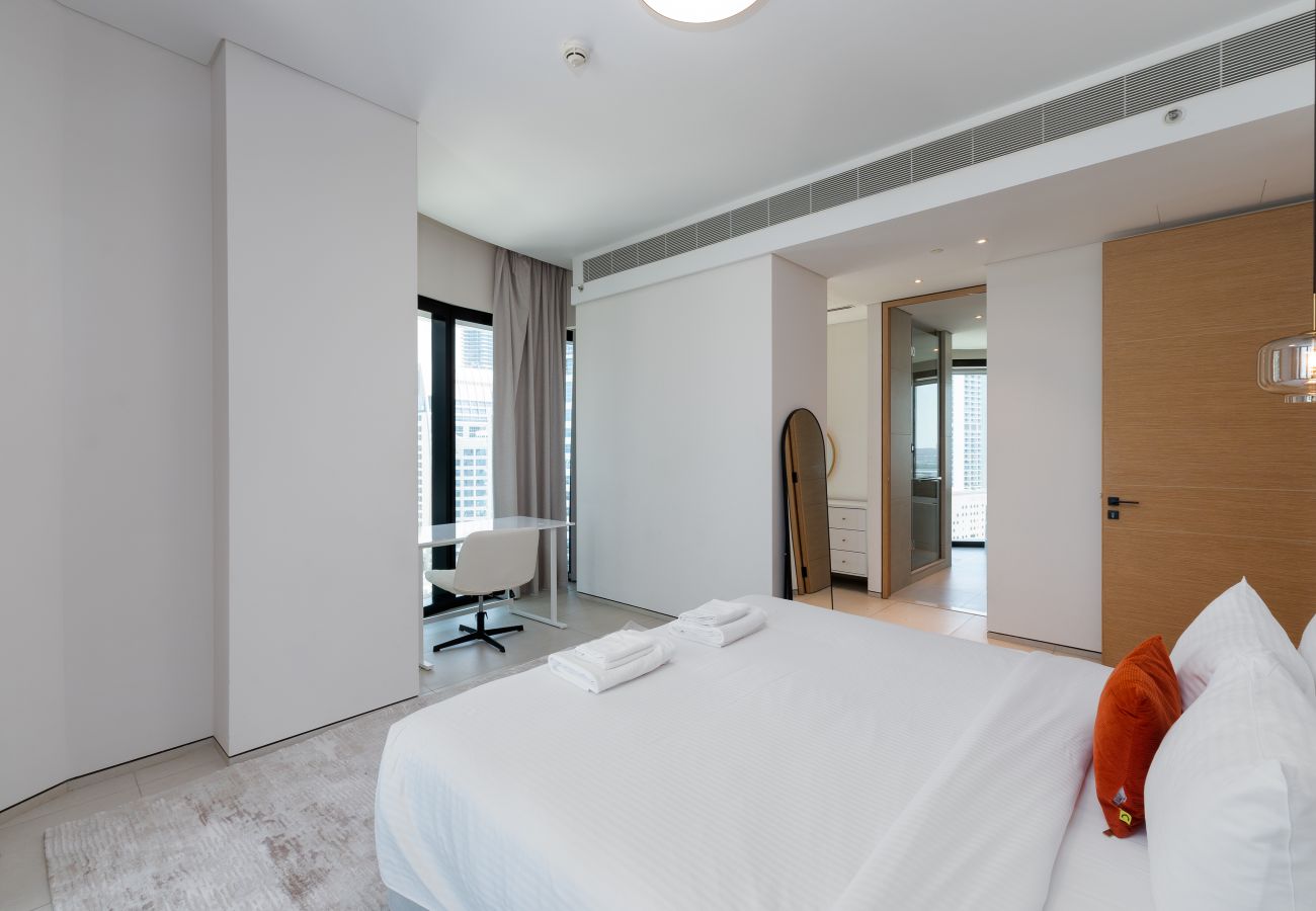 Apartment in Dubai - Luxury Sea View 3BR + Maid Apt. at the Address JBR