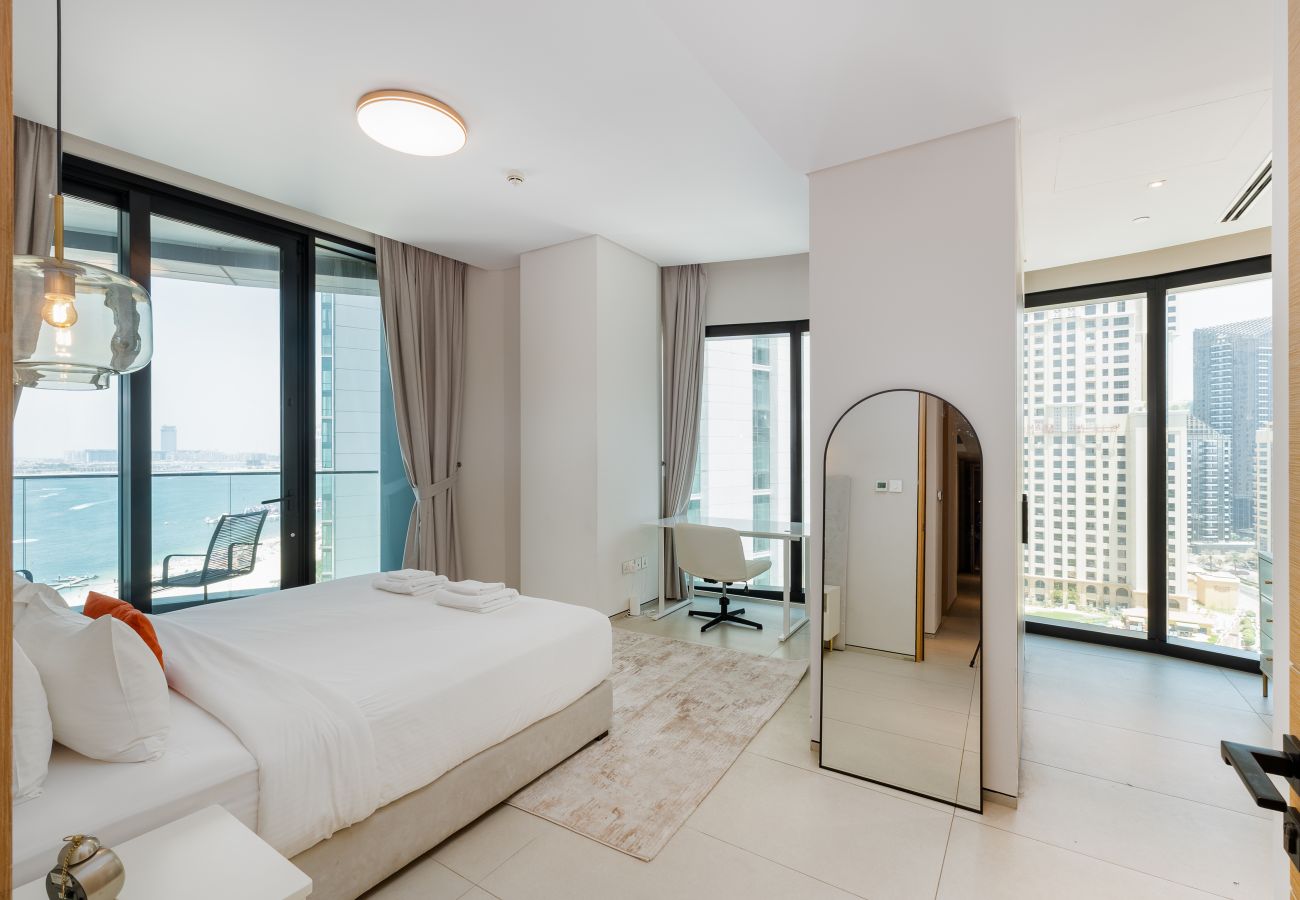 Apartment in Dubai - Luxury Sea View 3BR + Maid Apt. at the Address JBR