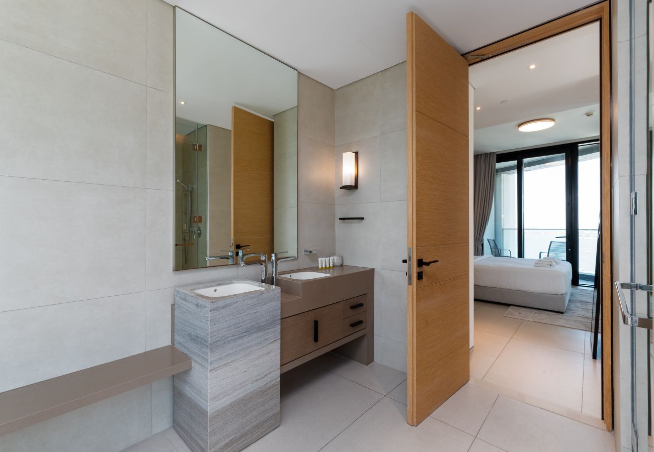 Apartment in Dubai - Luxury Sea View 3BR + Maid Apt. at the Address JBR