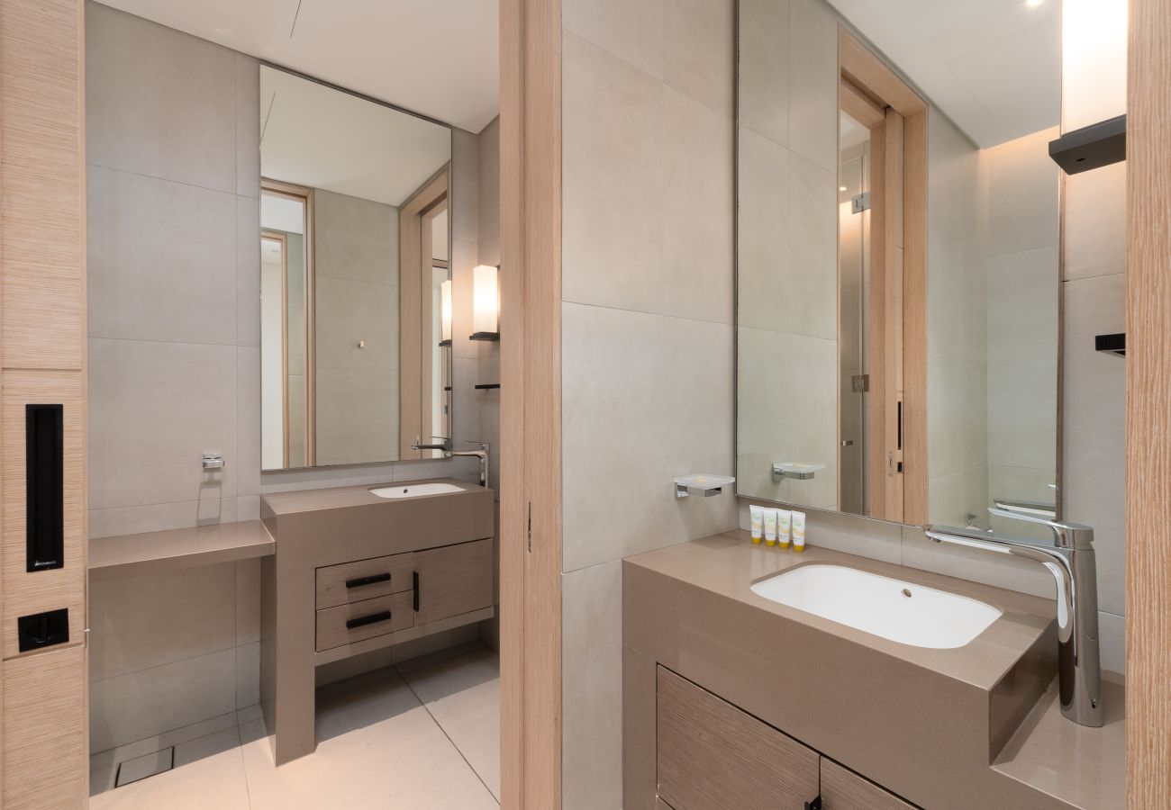 Apartment in Dubai - Luxury Sea View 3BR + Maid Apt. at the Address JBR