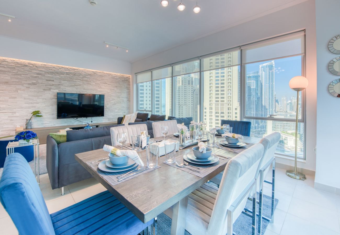 Apartment in Dubai - Dubai Marina Apartment with Amazing Views