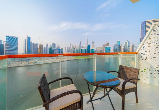 Apartment in Dubai - Spacious Apartment with Burj Khalifa View