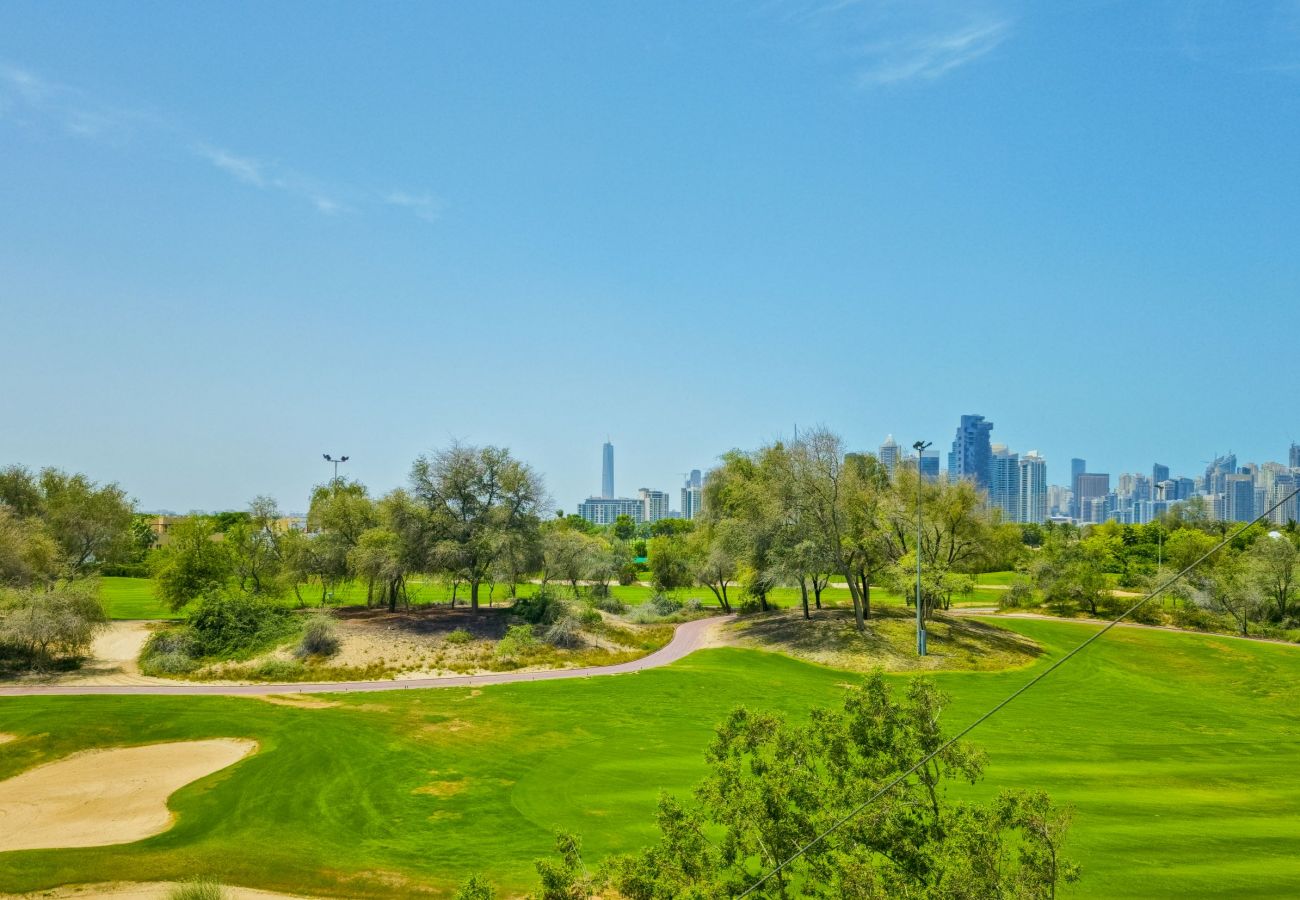 Apartment in Dubai - Stylish Comfortable Apartment with Pool View