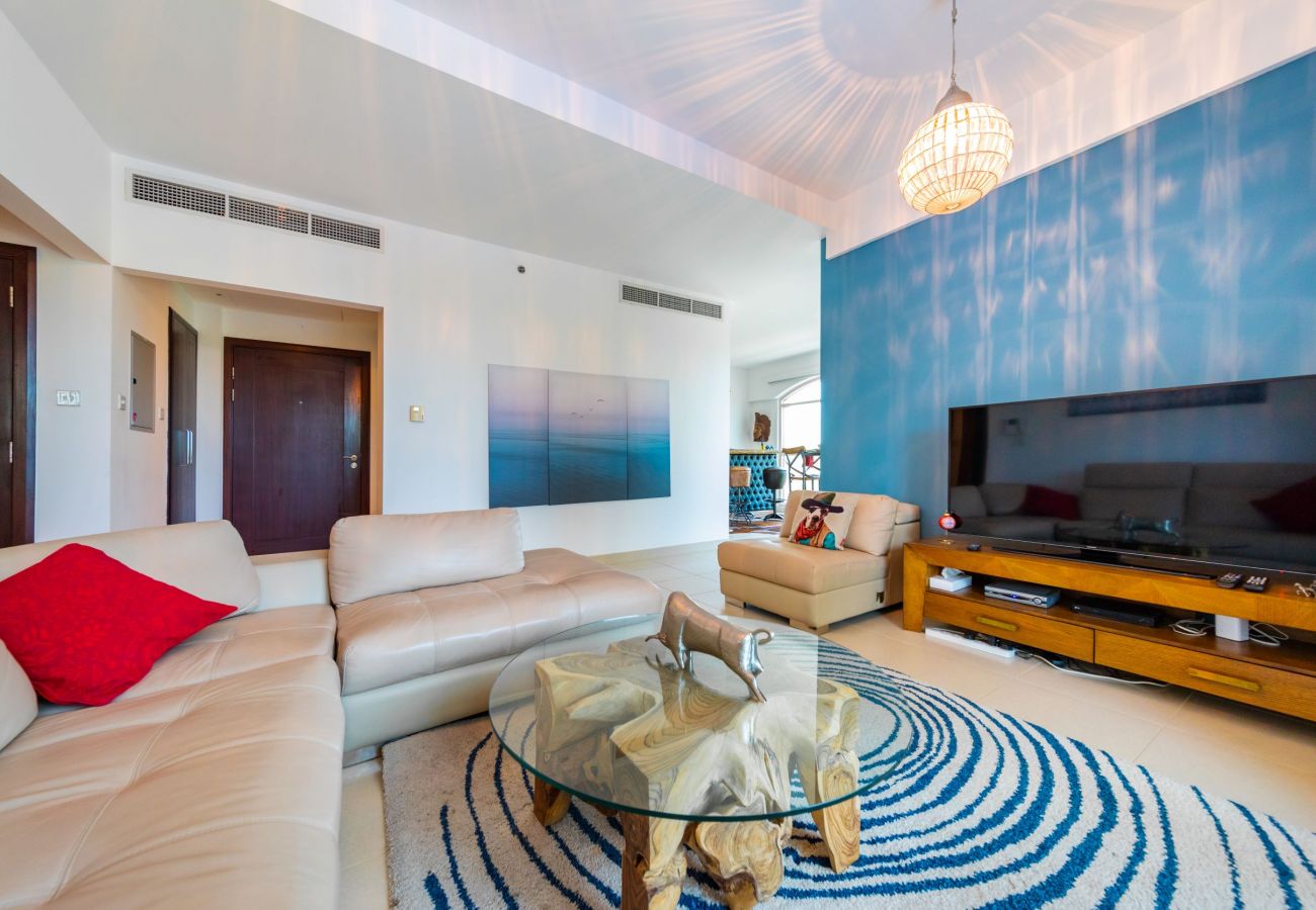 Apartment in Dubai - Stylish Comfortable Apartment with Pool View