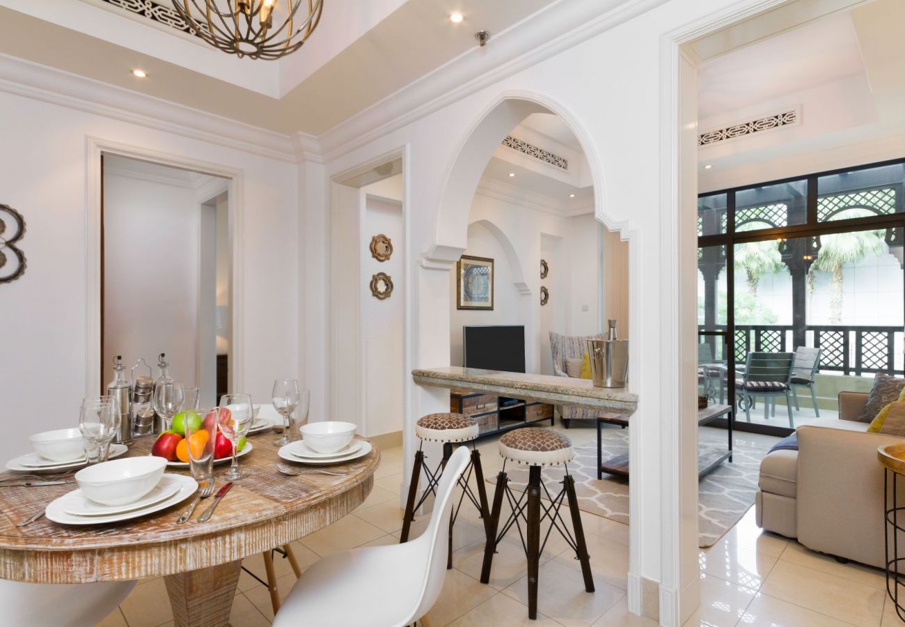 Apartment in Dubai - Luxury Arabian Inspired Apt. in Downtown Dubai
