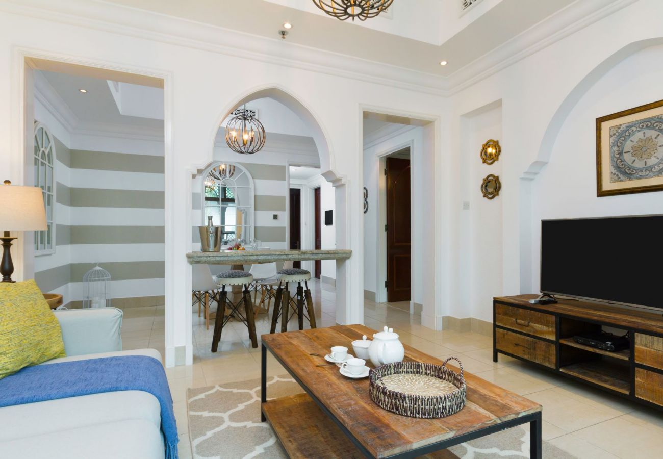 Apartment in Dubai - Luxury Arabian Inspired Apt. in Downtown Dubai