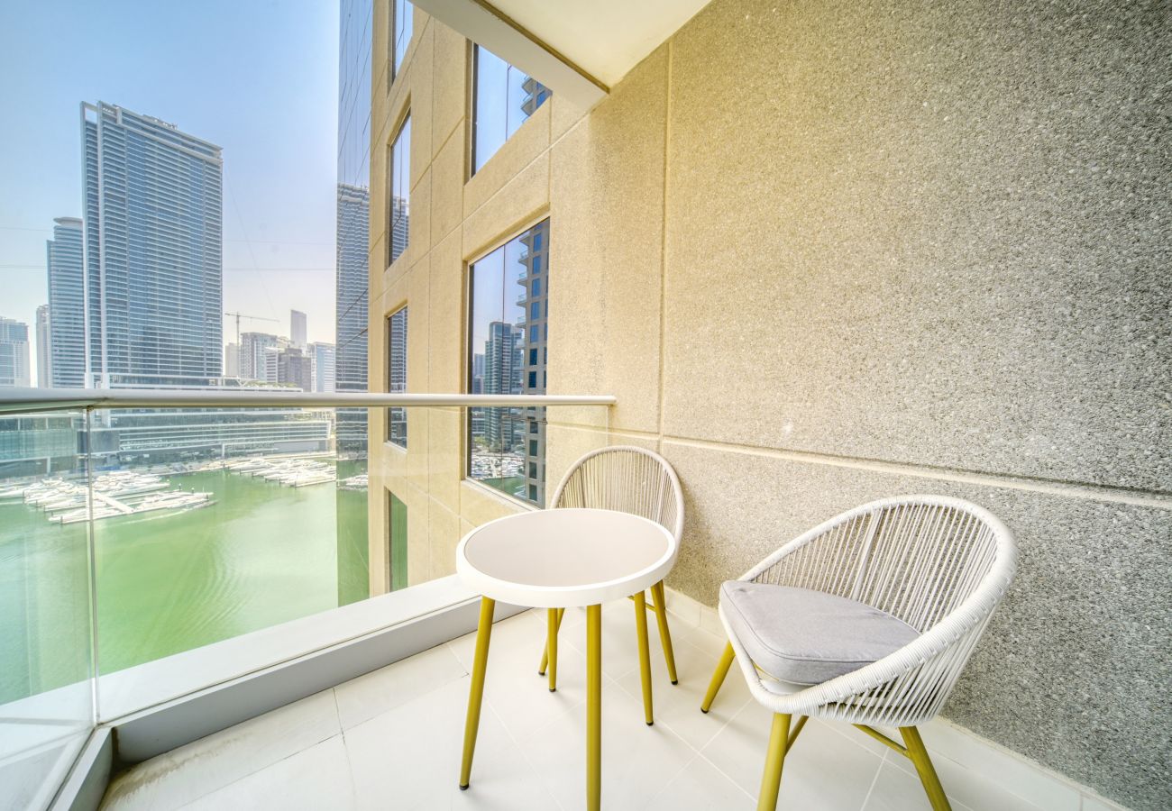 Apartment in Dubai - Spacious apartment with Marina Views