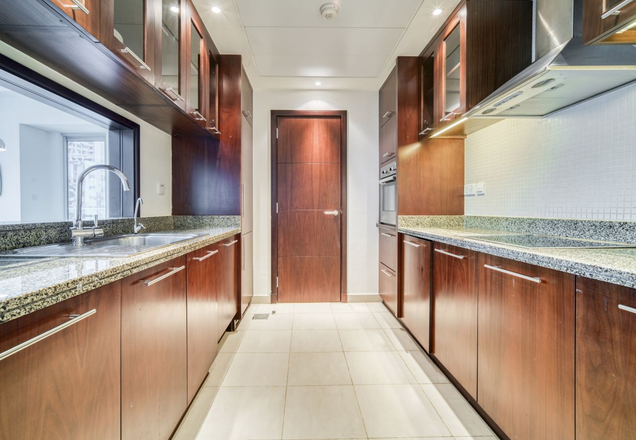 Apartment in Dubai - Spacious apartment with Marina Views