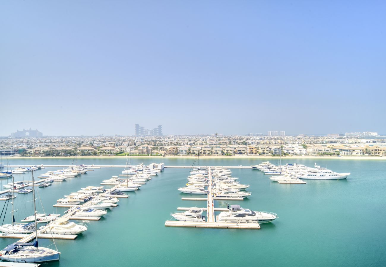 Apartment in Dubai - Waterfront Sea View Apt w/ Wow Factor on The Palm