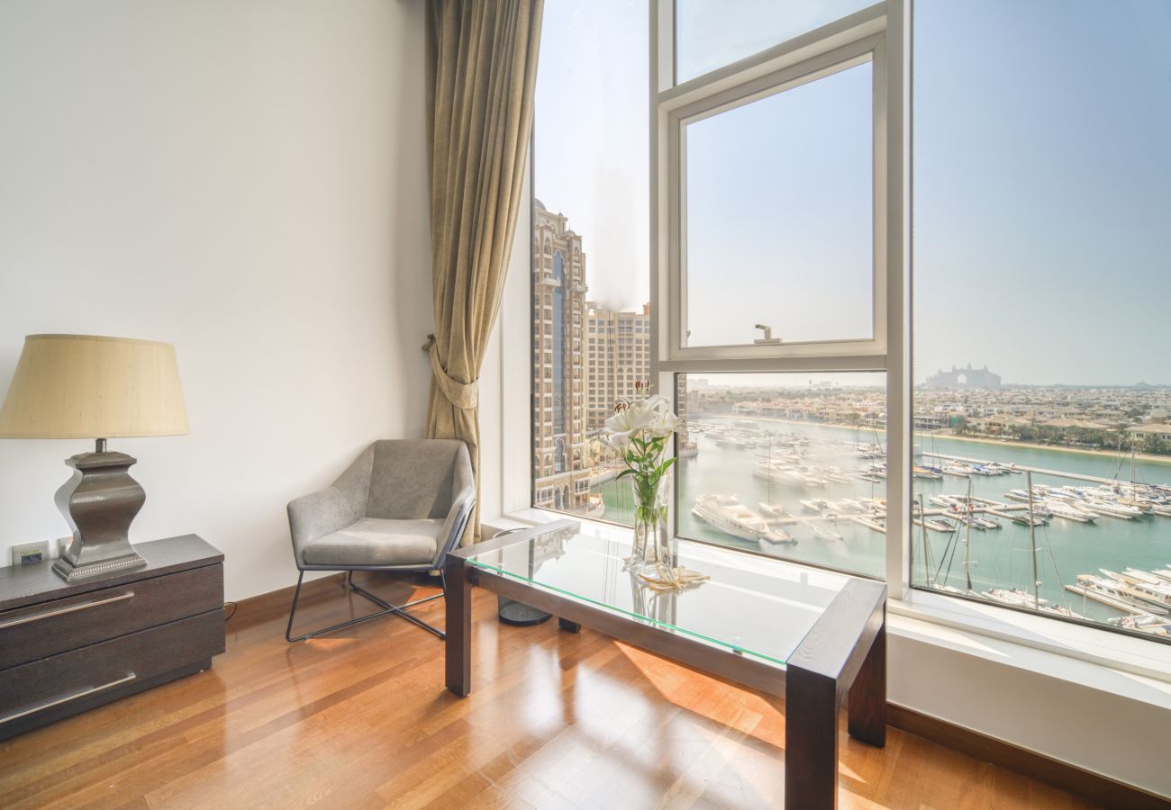 Apartment in Dubai - Waterfront Sea View Apt w/ Wow Factor on The Palm