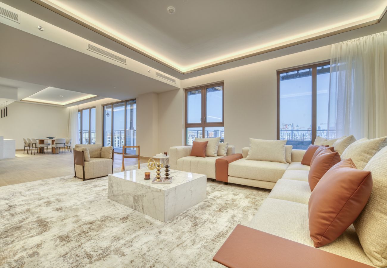 Apartment in Dubai - Exclusive Penthouse with Stunning Sea Views