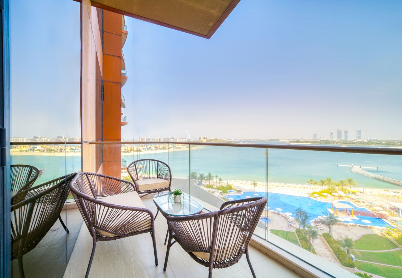Apartment in Dubai - Splendid Sea View Apartment on Palm Jumeirah