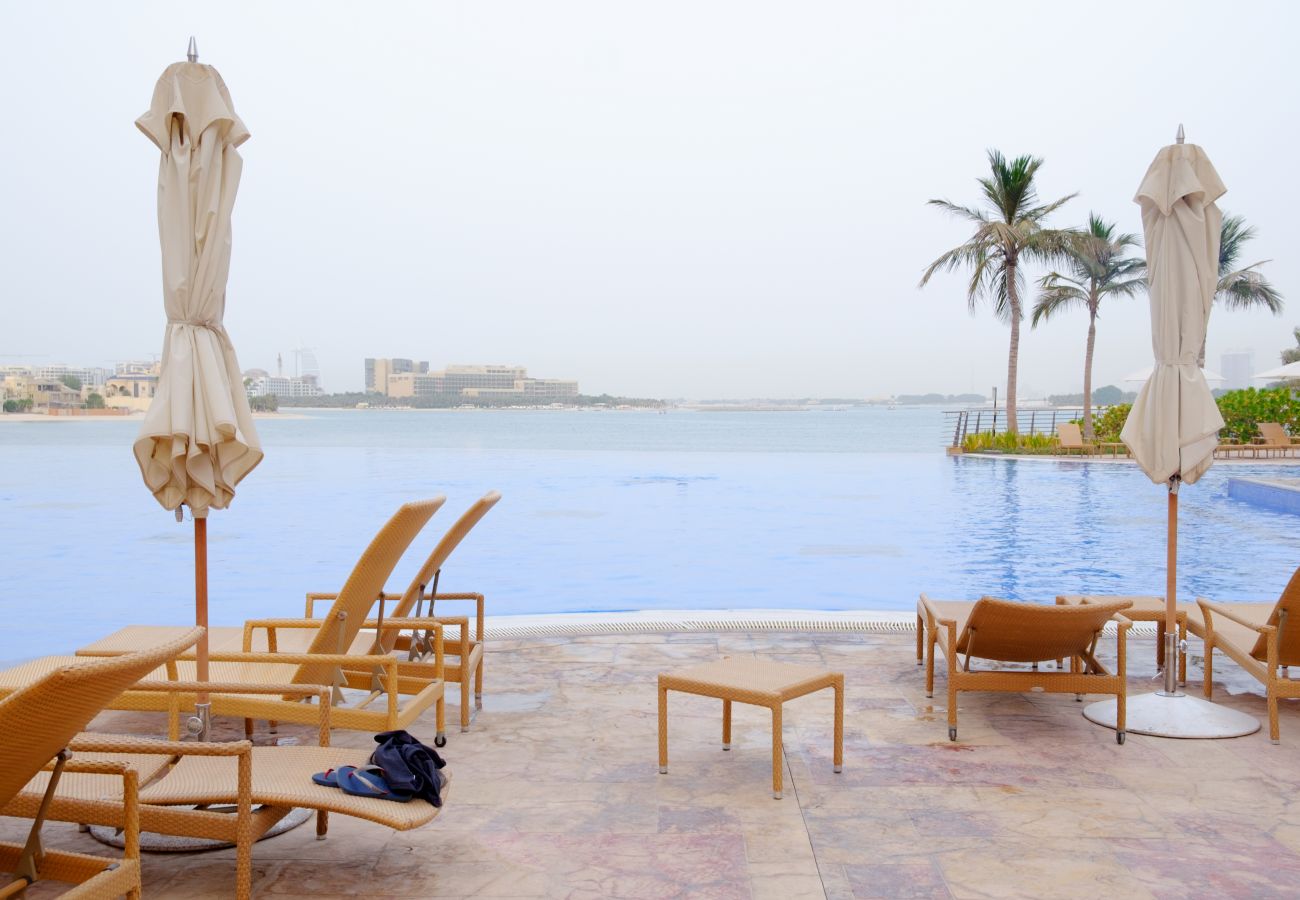 Apartment in Dubai - Luxury at Palm Jumeirah wz Private Beach