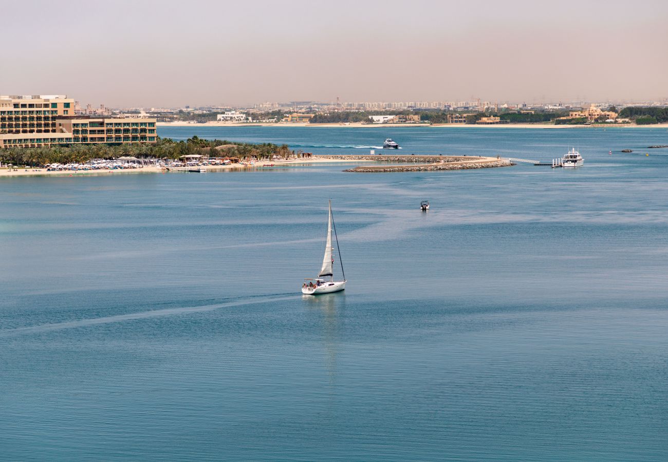 Apartment in Dubai - Luxury at Palm Jumeirah wz Private Beach