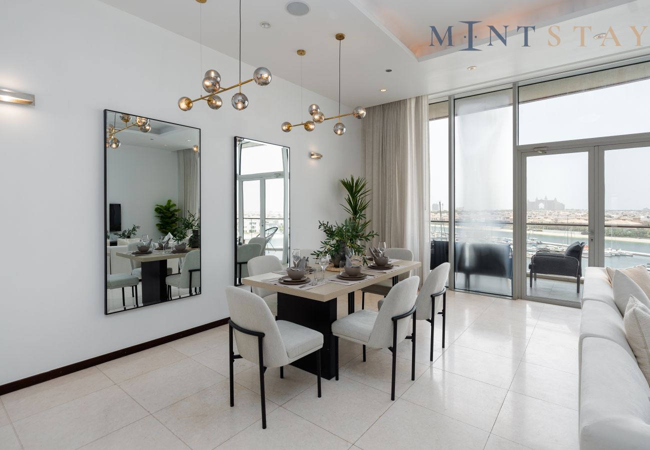 Apartment in Dubai - Luxury at Palm Jumeirah wz Private Beach