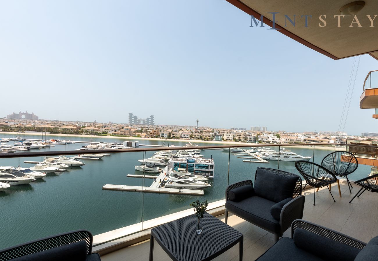 Apartment in Dubai - Luxury at Palm Jumeirah wz Private Beach