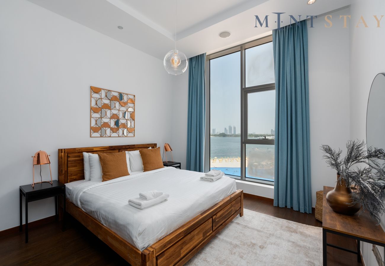 Apartment in Dubai - Luxury at Palm Jumeirah wz Private Beach