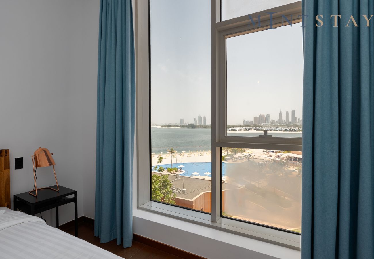 Apartment in Dubai - Luxury at Palm Jumeirah wz Private Beach