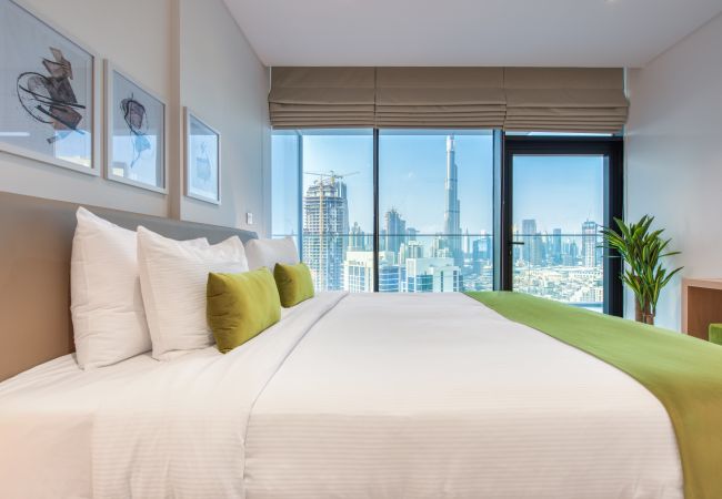 Apartment in Dubai - Prime Burj Khalifa View Apt w/ Dubai Canal Access