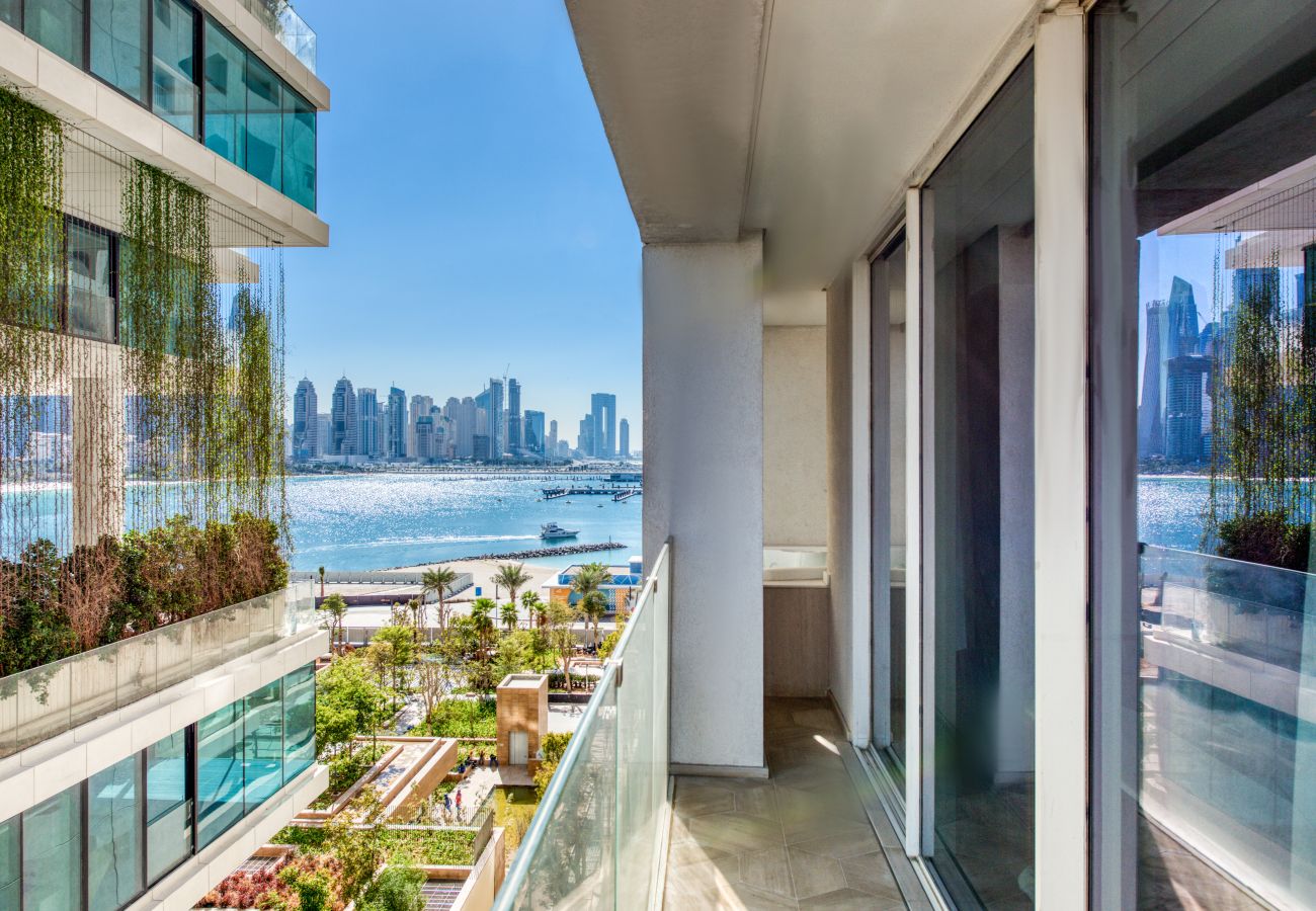 Apartment in Dubai - Vibrant Getaway in a Classy Palm Jumeirah Apt