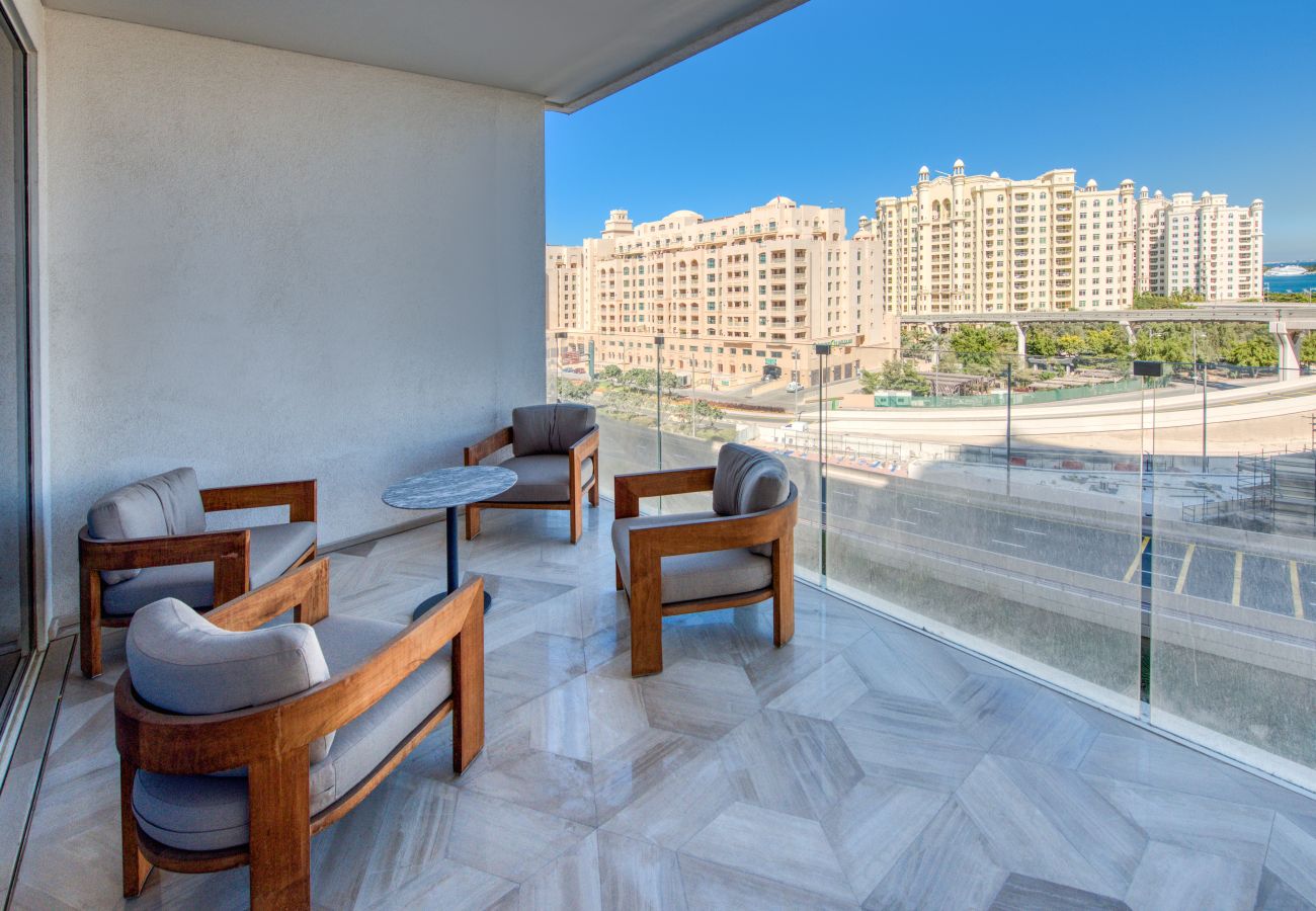 Apartment in Dubai - Vibrant Getaway in a Classy Palm Jumeirah Apt