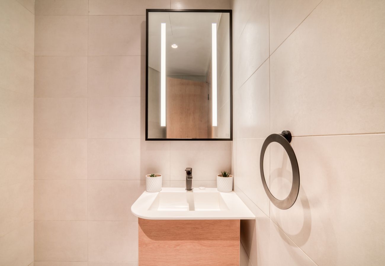 Apartment in Dubai - Exclusively Designed 1BR w/ Dubai Canal View 