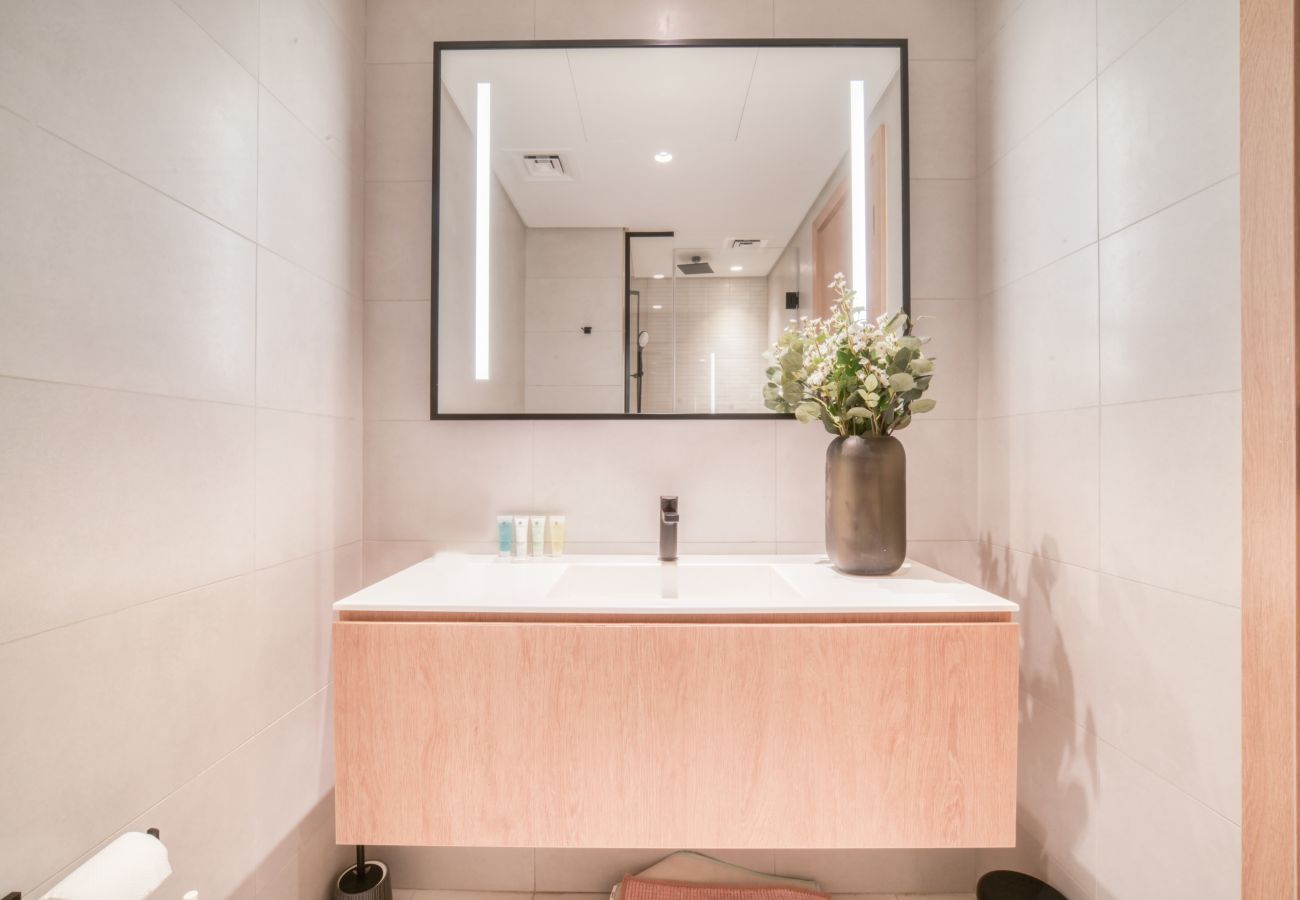Apartment in Dubai - Exclusively Designed 1BR w/ Dubai Canal View 