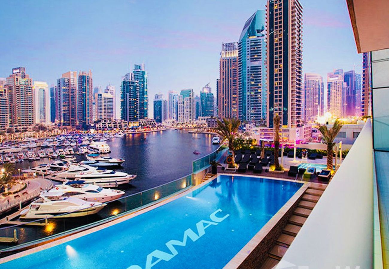 Apartment in Dubai - High-End Luxe Apt w/ Marina Views