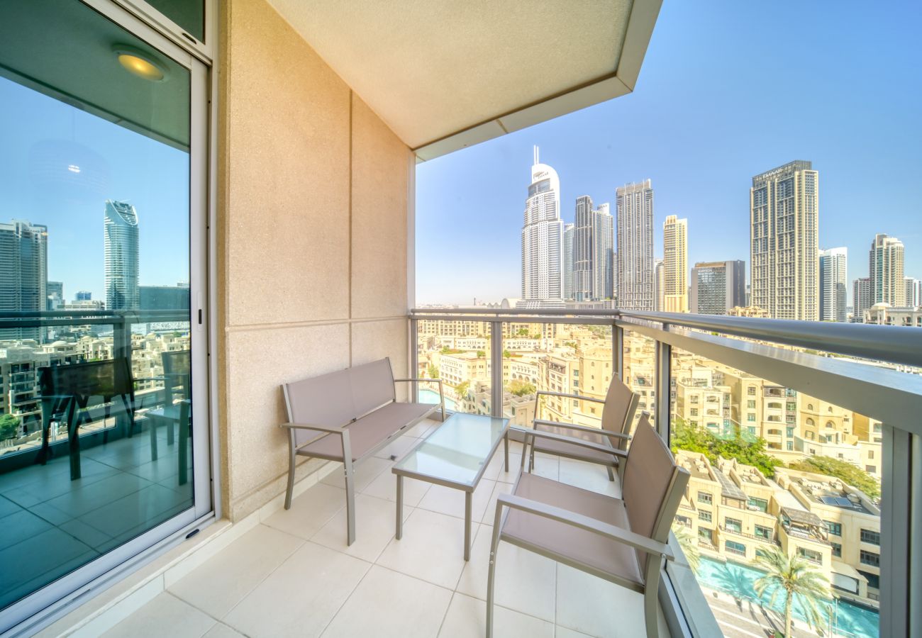 Apartment in Dubai - Urban Chic Downtown Apt w/ Dubai Fountain Views