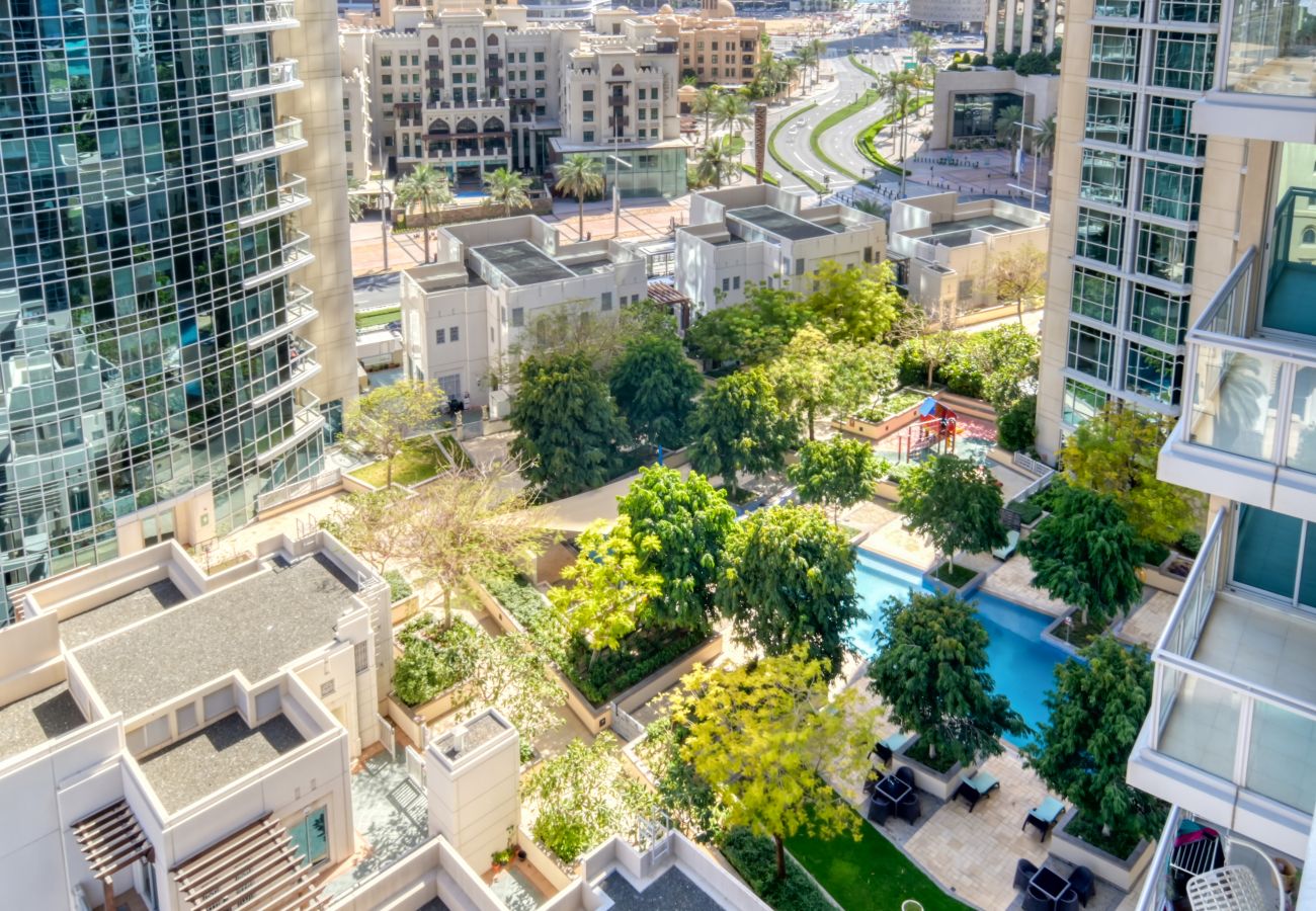 Apartment in Dubai - Urban Chic Downtown Apt w/ Dubai Fountain Views