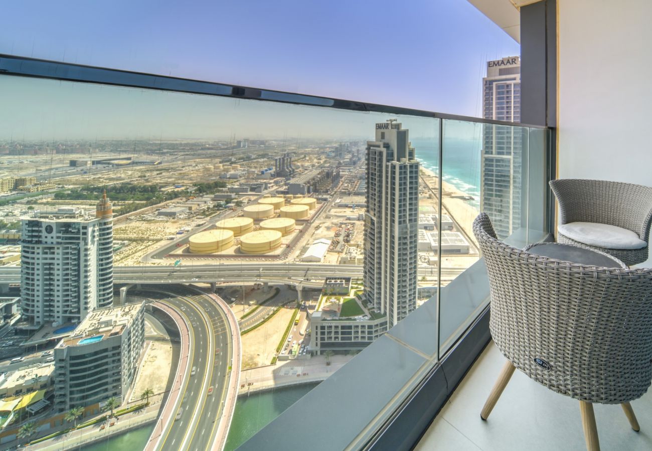 Apartment in Dubai - Urbane Space w/ Private Balcony at Address JBR