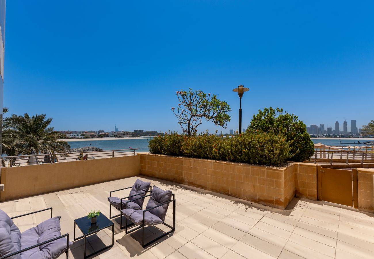 Apartment in Dubai - Exquisite 2BR w/ Exclusive Beach Access at the Palm