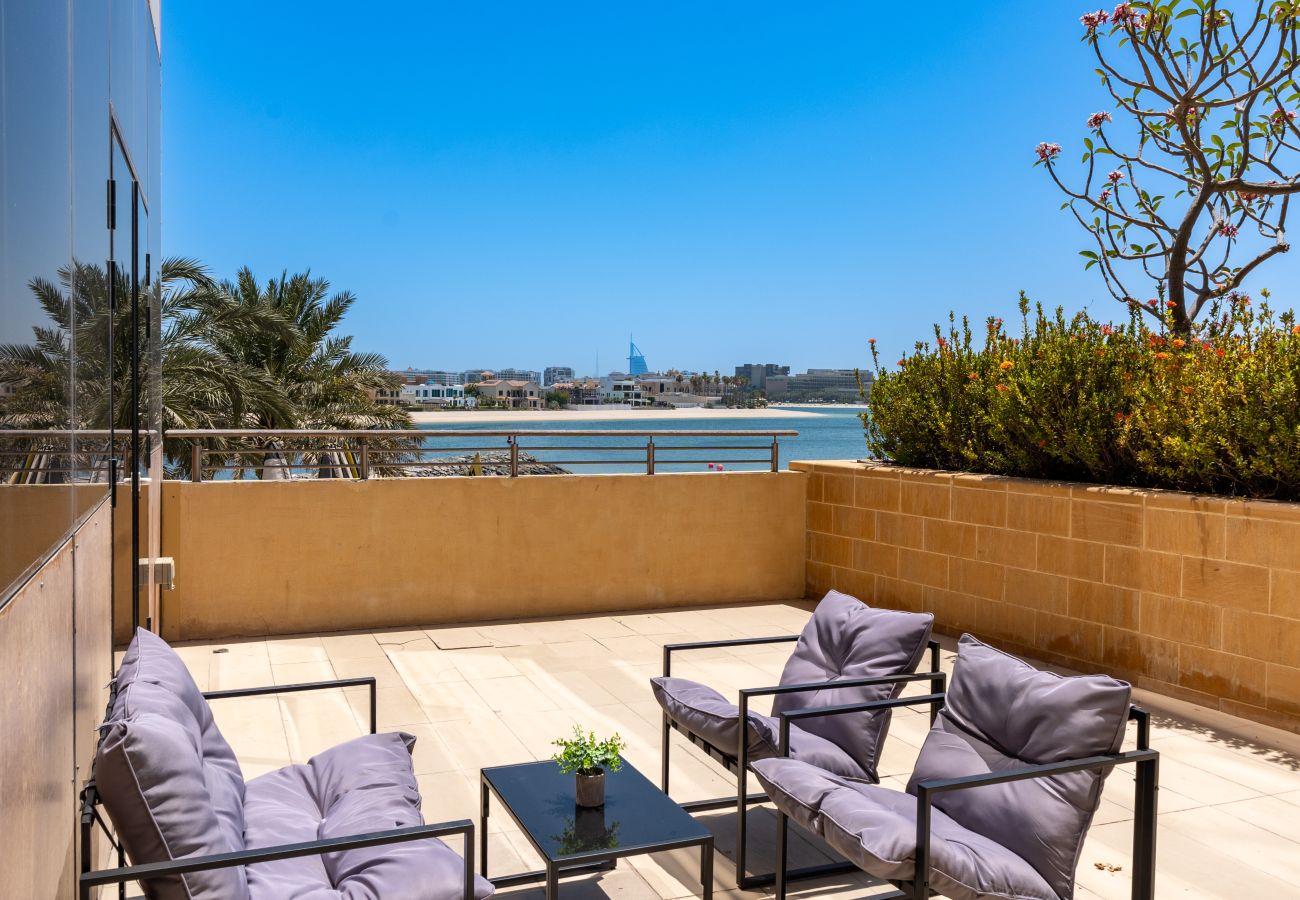 Apartment in Dubai - Exquisite 2BR w/ Exclusive Beach Access at the Palm