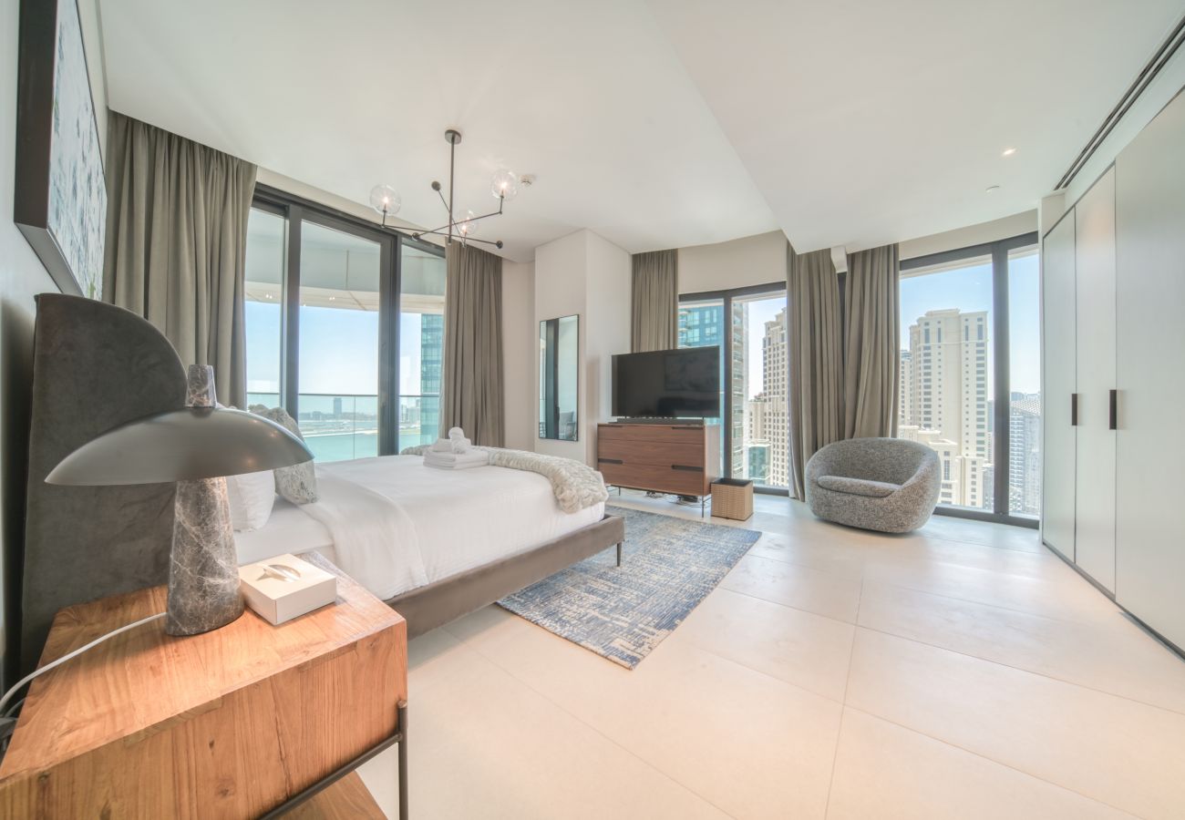 Apartment in Dubai - Serene Beachfront & Ain Dubai View at Address JBR