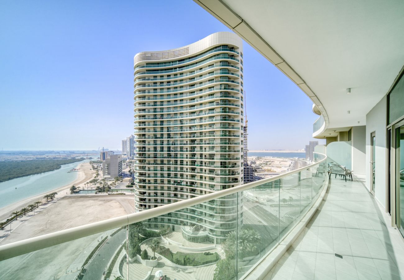 Apartment in Abu Dhabi - Beachside Bliss and Panoramic Views on Reem Island