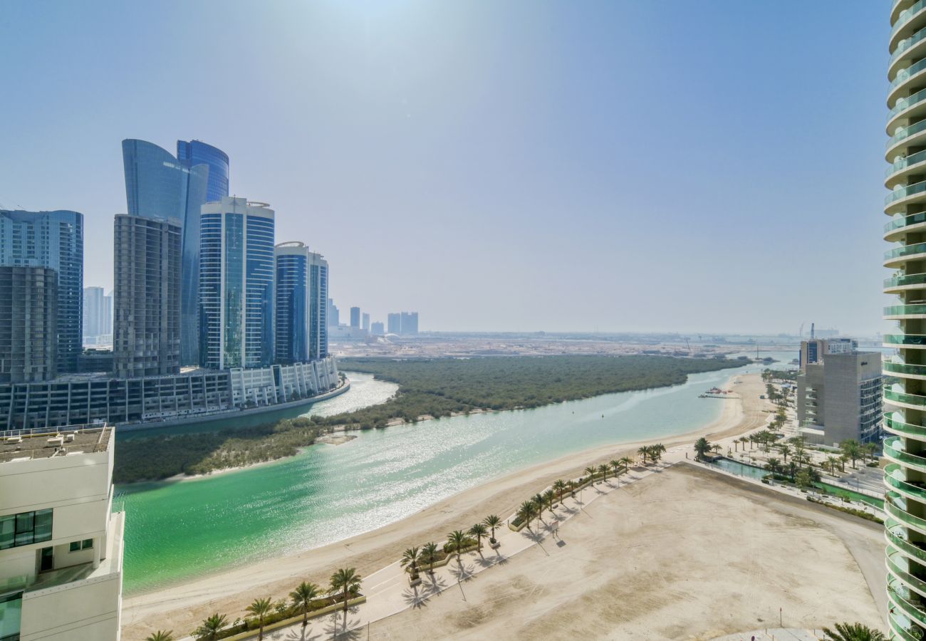 Apartment in Abu Dhabi - Beachside Bliss and Panoramic Views on Reem Island