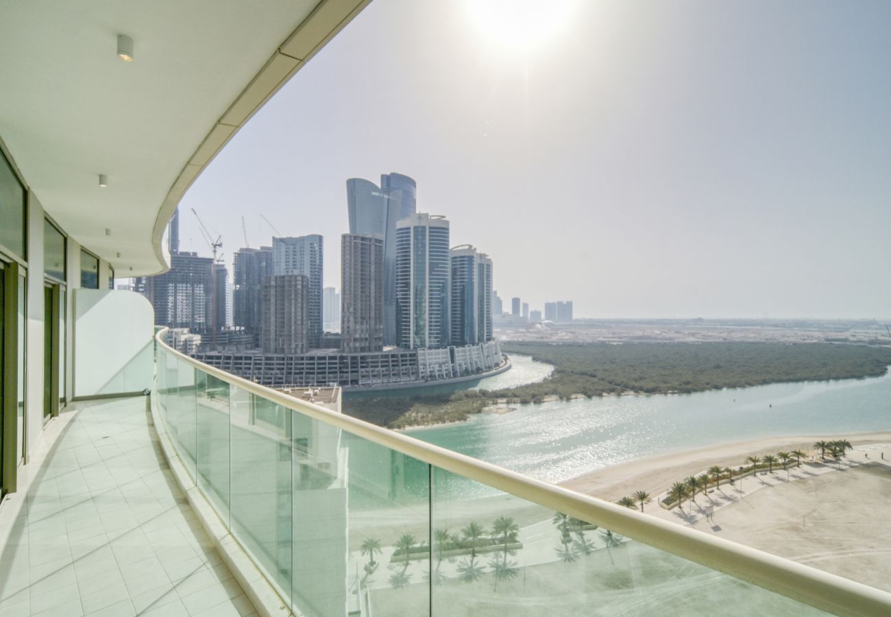 Apartment in Abu Dhabi - Beachside Bliss and Panoramic Views on Reem Island