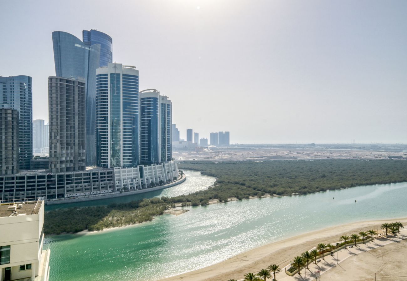 Apartment in Abu Dhabi - Beachside Bliss and Panoramic Views on Reem Island