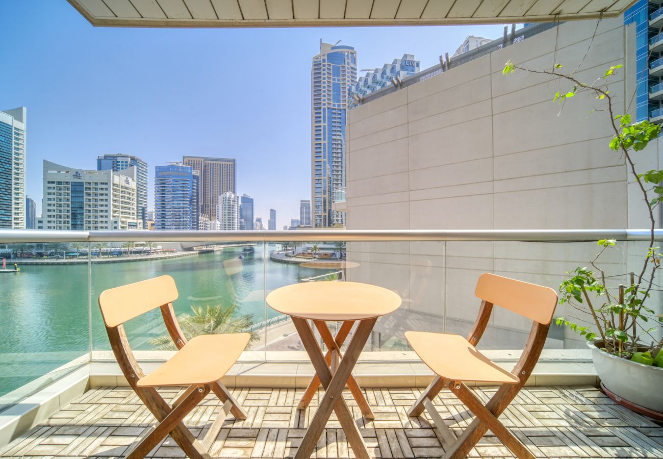 Apartment in Dubai - Enchanting 1BR w/ Balcony Overlooking Dubai Marina
