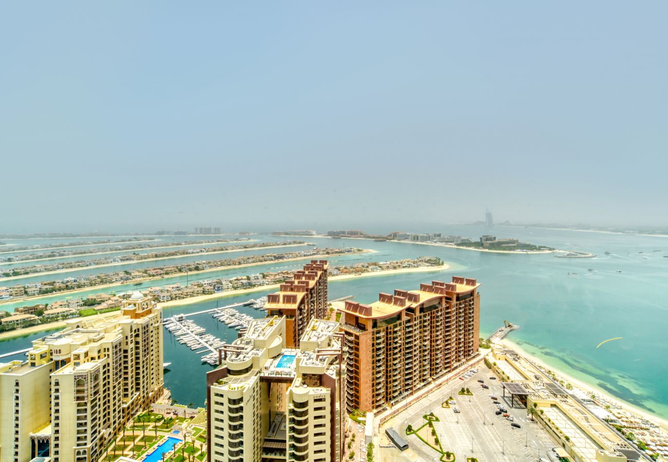 Studio in Dubai - Sky-High Living at The Palm Tower - St. Regis