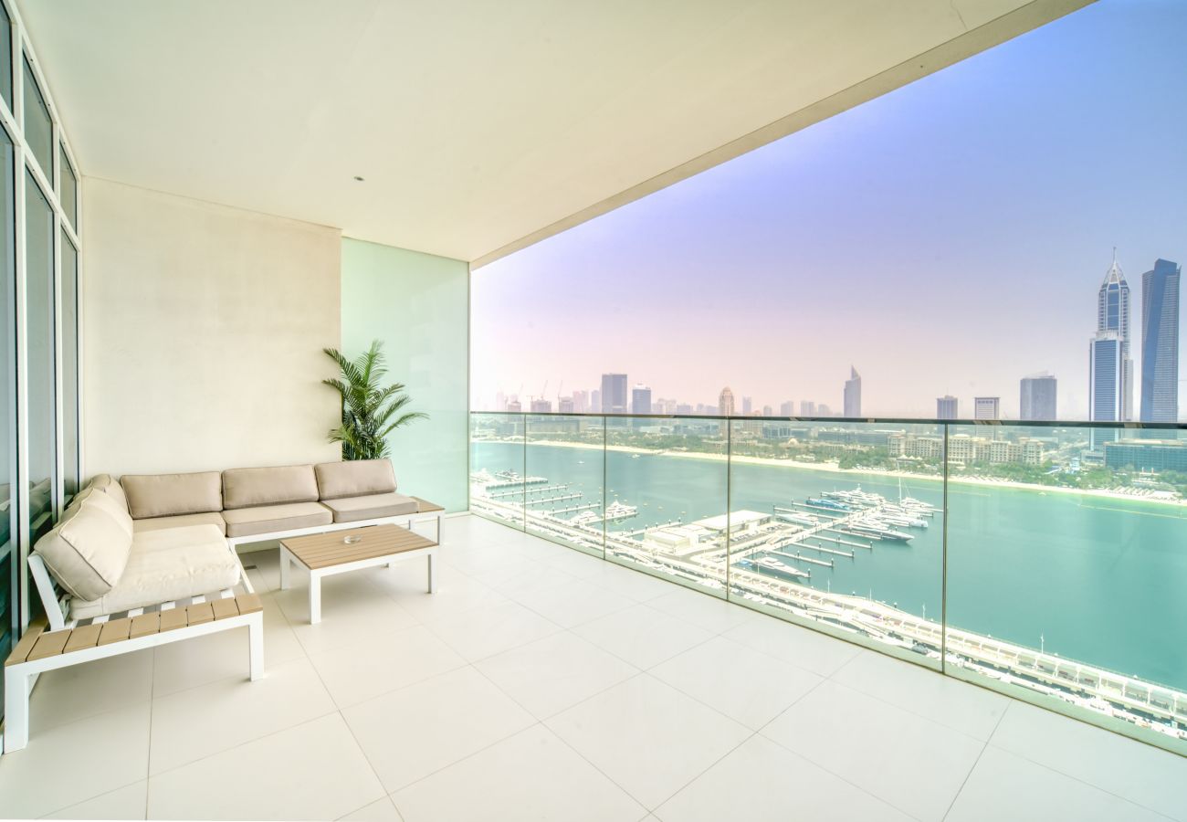 Apartment in Dubai - Beach Access & Scenic Balcony in Emaar Beachfront