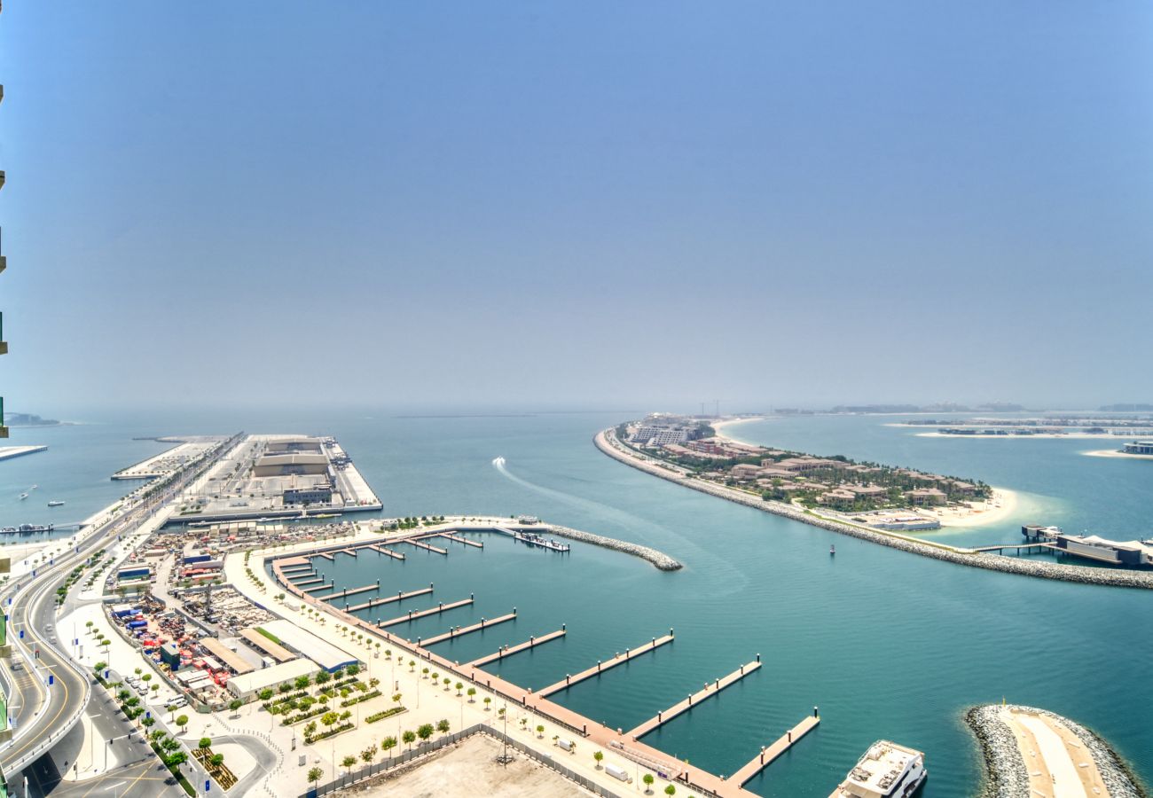 Apartment in Dubai - Beach Access & Scenic Balcony in Emaar Beachfront