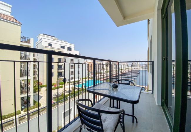 Apartment in Dubai - Trendy 1BR w/ Beach Access and Scenic Balcony View