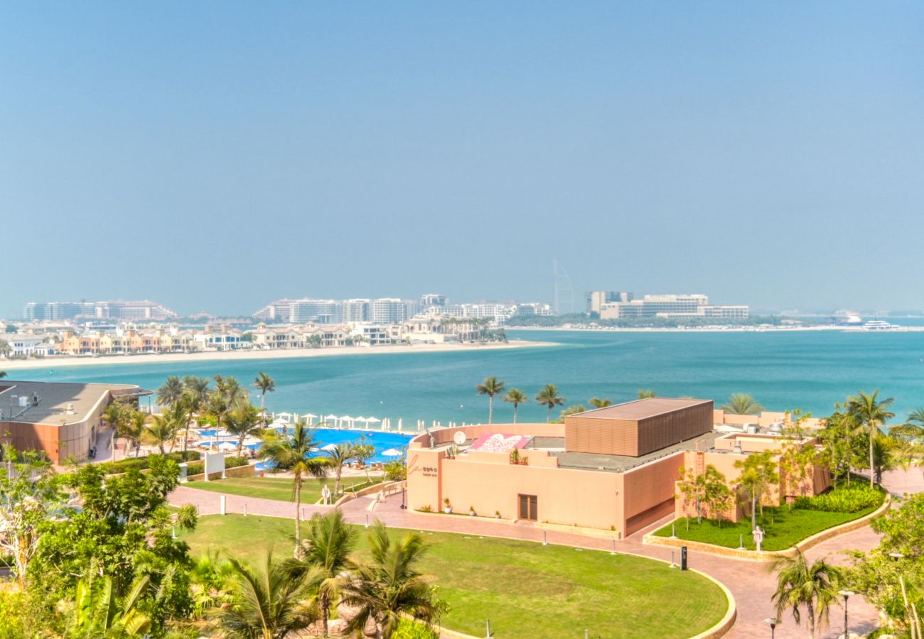 Apartment in Dubai - Grand Oasis at the Palm w/ Balcony & Beach Access