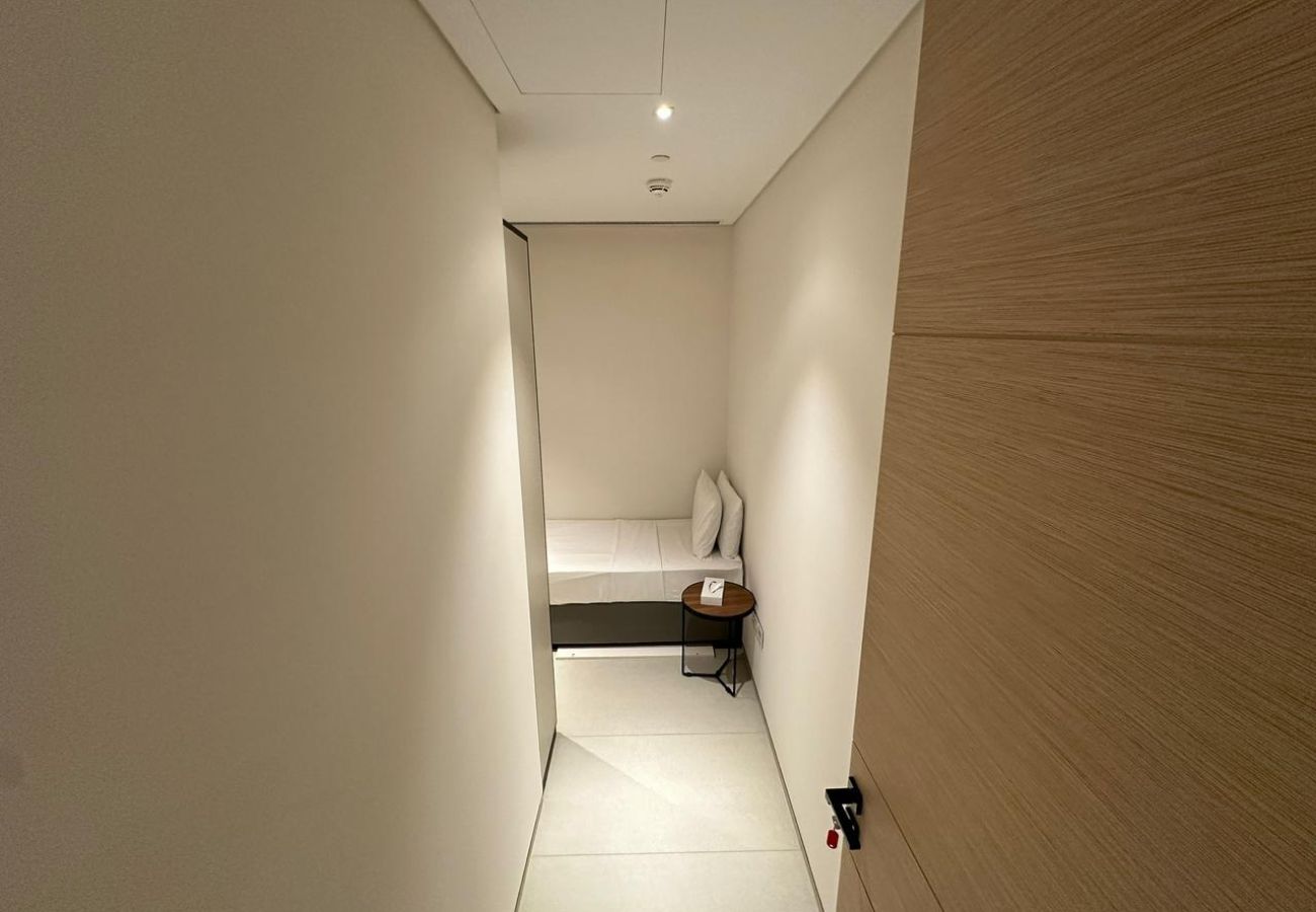 Apartment in Dubai - Classy Address JBR 3BR w/ Balcony and Beach Access