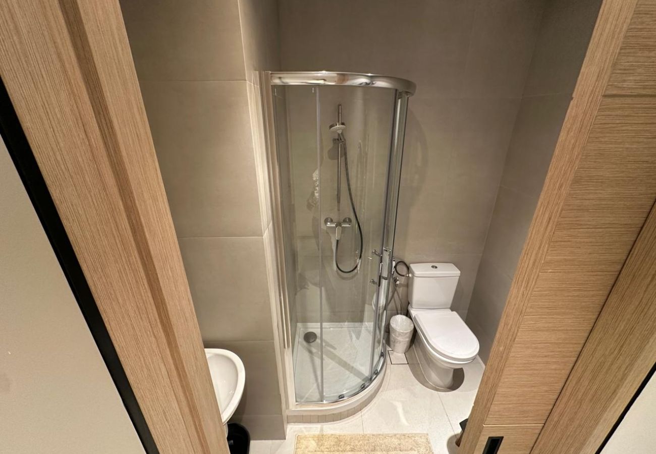 Apartment in Dubai - Classy Address JBR 3BR w/ Balcony and Beach Access