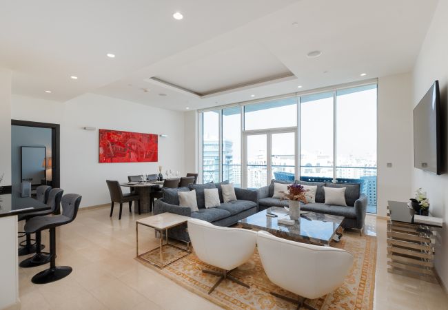 Apartment in Dubai - Royal Seaside Retreat w/ Balcony at the Palm